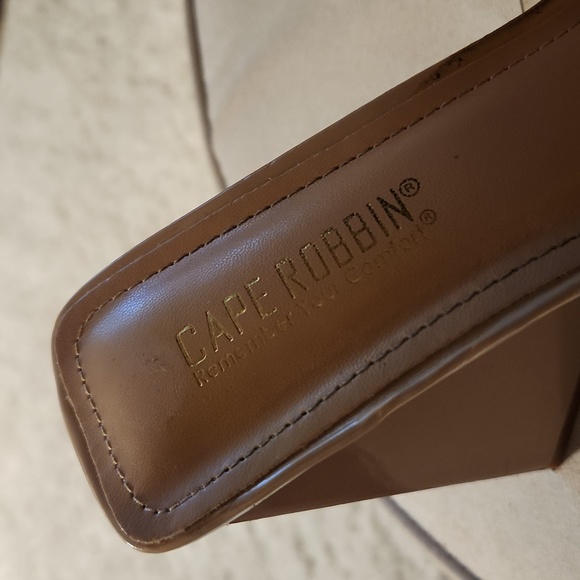 Cape Robbin Remember Your Comfort slide. Great Condition! Sz. 9. - Picture 5 of 8